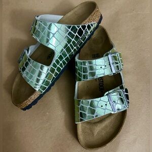 NEW - Birkenstock Arizona Gator Gleam Two-Strap Green Comfort Sandal Size 9